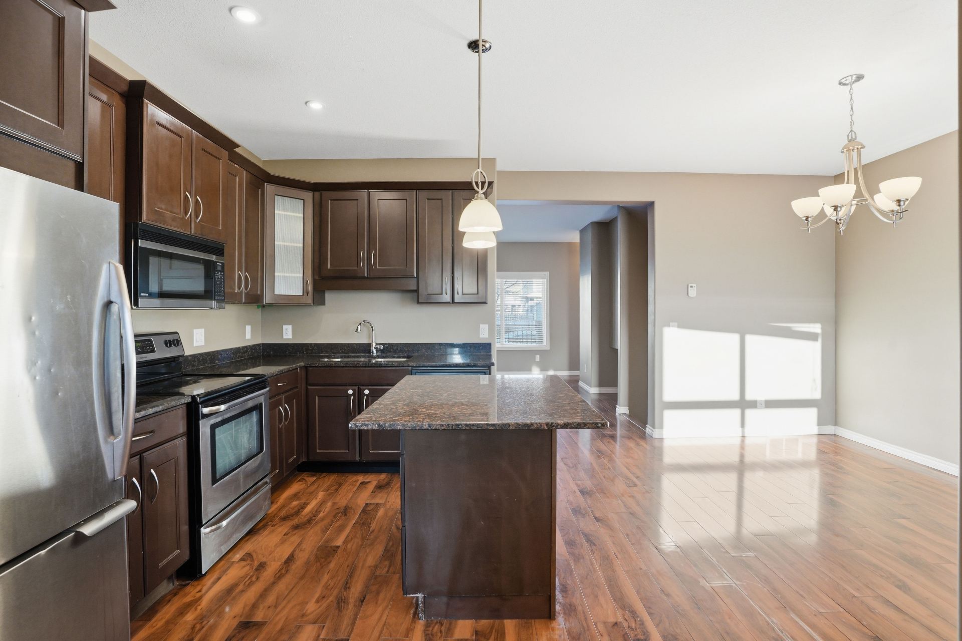 Willowgrove小学·带独立后院的3房联排出售·118 Shepherd Cres——林与唐地产 - 5